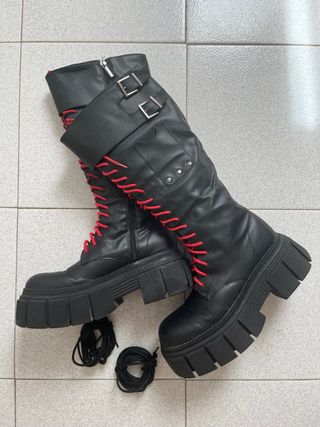Botas chunky negras plataforma BERSHKA, talla 39