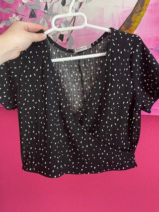 Top Stradivarius negro - puntos blancos