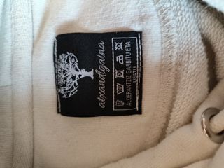 Sudadera blanca con capucha