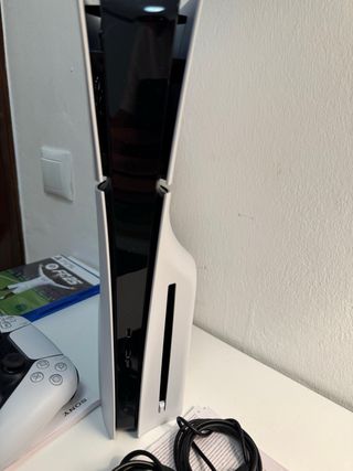 PS5 (PlayStation 5) Blanca + 2 juegos