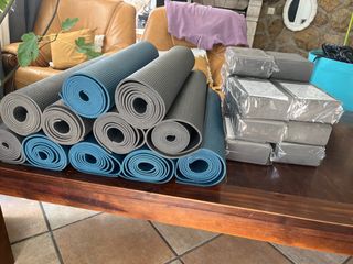 Tapetes y bloques yoga