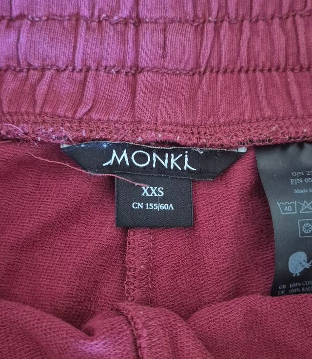 Shorts deportivos MONKI granate