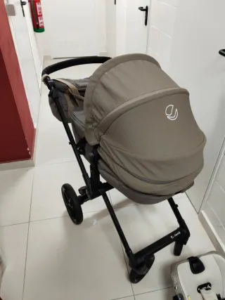 Cochecito bebé Trio: capazo, silla y maxicosi.