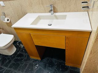 Mueble baño Corian blanco y marrón