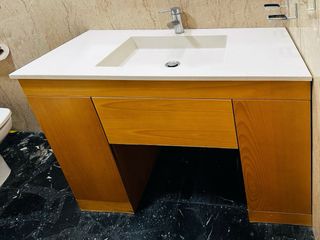 Mueble baño Corian blanco y marrón