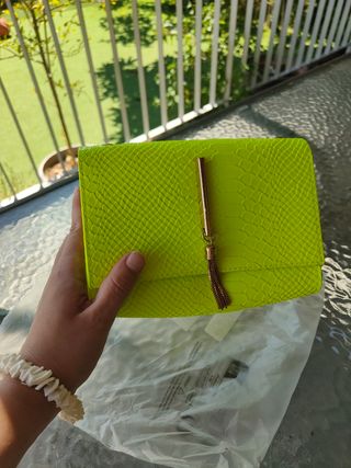 Bolso amarillo efecto serpiente