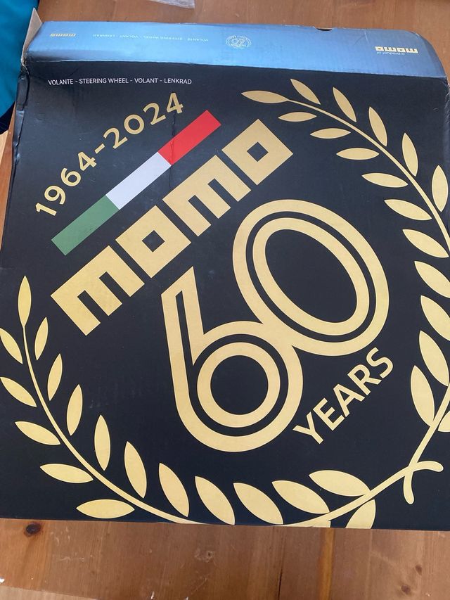 Volante Momo Anniversary 60