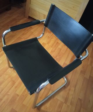 Silla estilo Brevel marcell con cuero negro 
