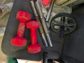 Máquina ejercicio + pesas y mancuernas y pesos