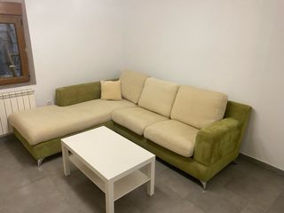 Sofá chaise longue beige y verde oliva