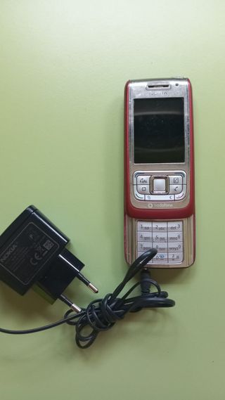 Nokia F65 Vodafone - móvil rojo