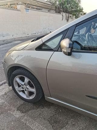 Mitsubishi Grandis 2008