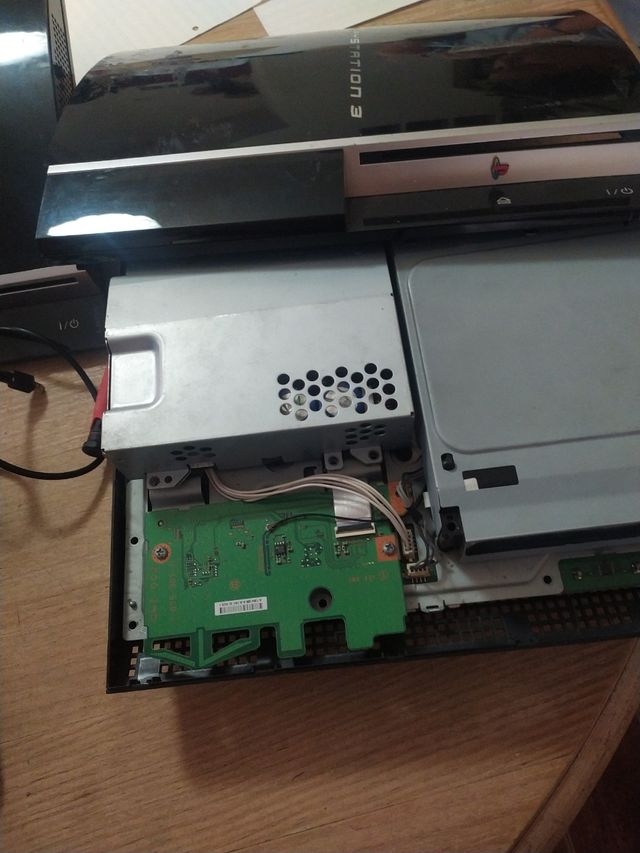 PS3 (PlayStation 3) 40GB - Negra y Plateada