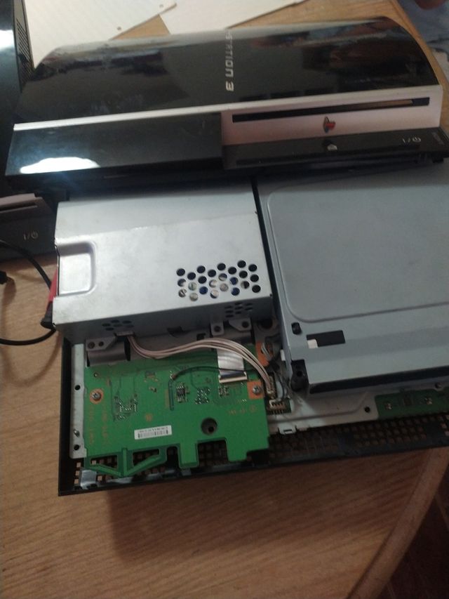 PS3 (PlayStation 3) 40GB - Negra y Plateada