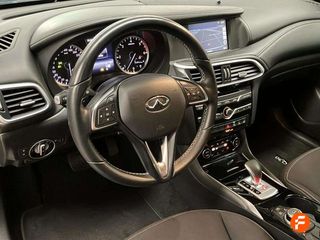 Infiniti Q30 2.2D PREMIUM 7DCT