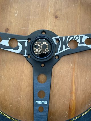 Volante Momo Hot Wheels - 50 Aniversario