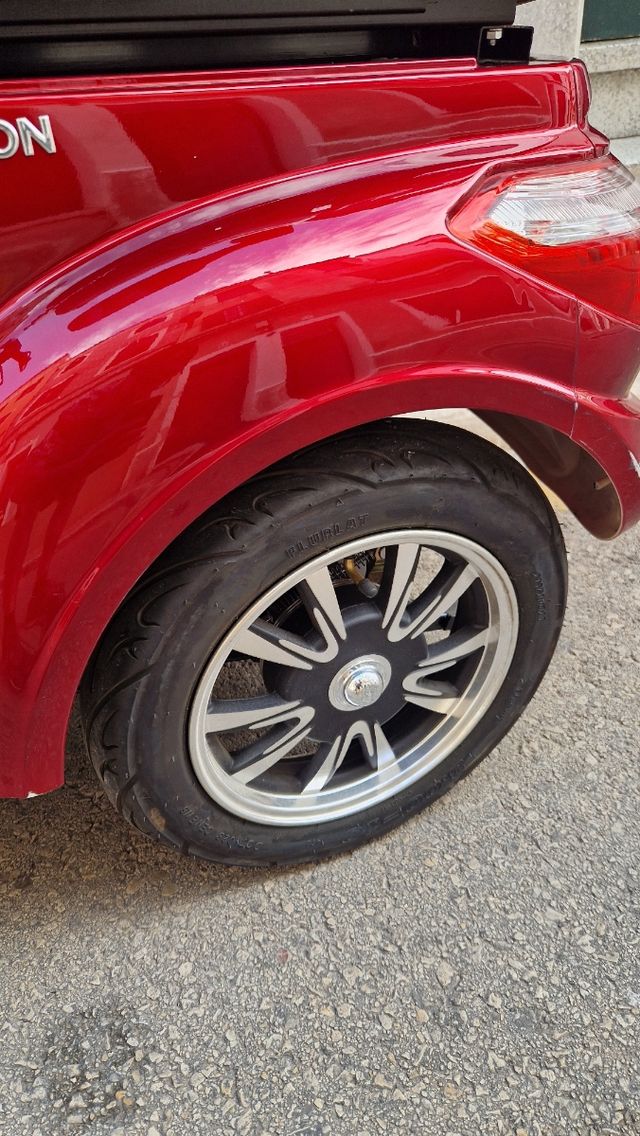 Scooter eléctrico 4 ruedas