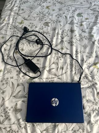 Portátil HP pequeño. 