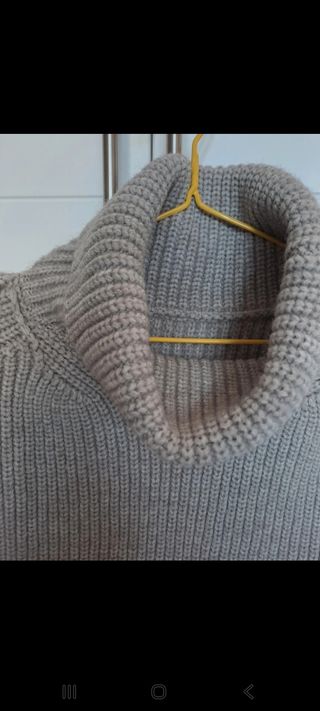 Chaleco gris cuello alto