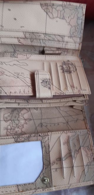 Portafoglio beige mappa mondo