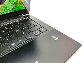 E1795708-0	Pc Portatil Lenovo Yoga 9