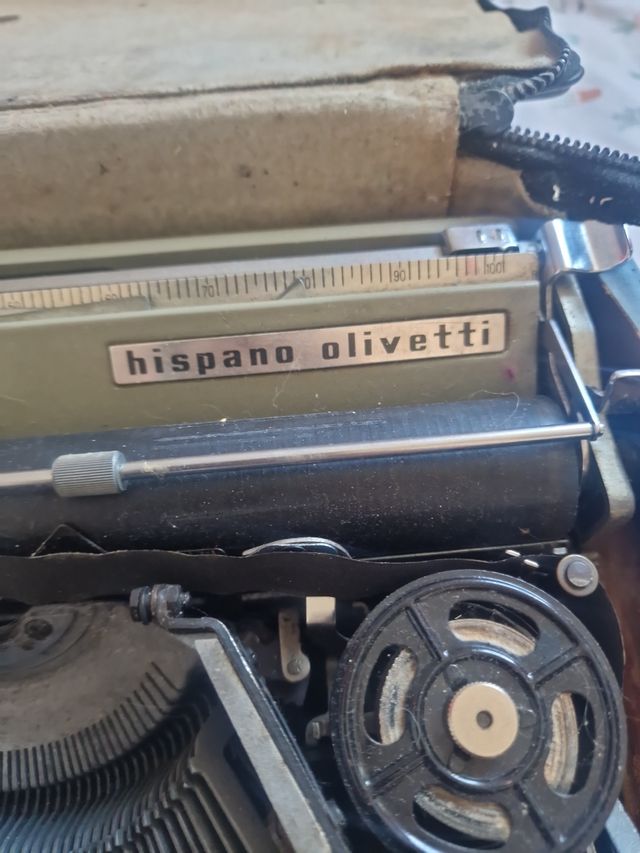 Macchina da scrivere Hispano Olivetti