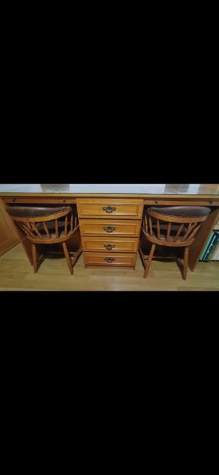 Escritorio madera + 2 sillones 
No hago envíos 