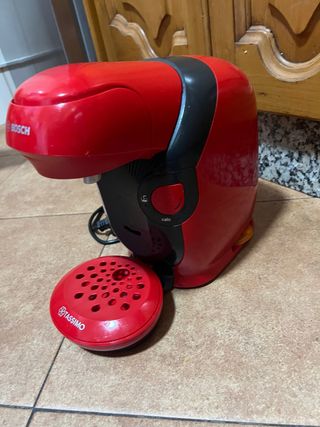 Cafetera Tassimo Bosch roja