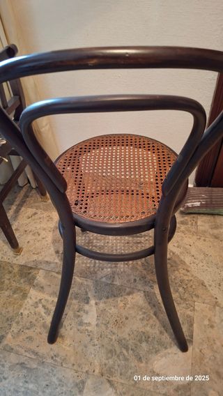 Silla con asiento de rejilla