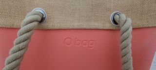 O bag rosa con manici in corda e borsello