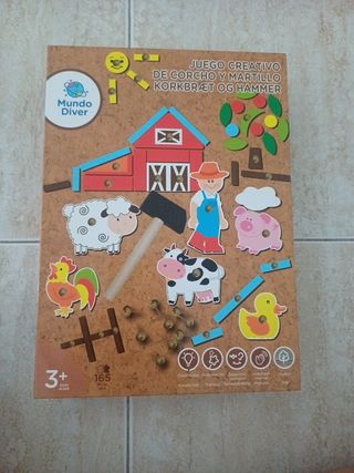 Juego creativo de corcho y martillo