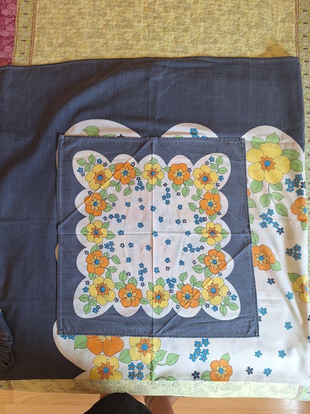 Mantel y servilletas florales