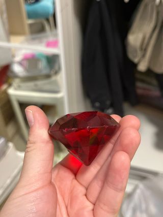 Diamantes de cristal decorativos: 3 piezas.

