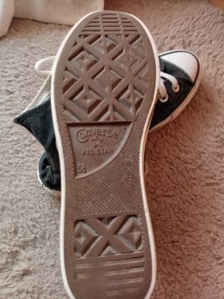 Zapatillas Adidas blancas y negras