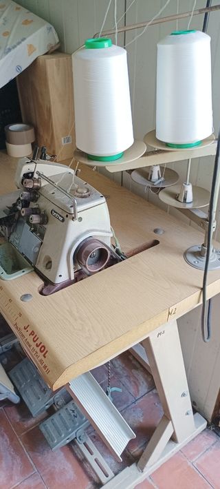 Máquina Overlock Brother