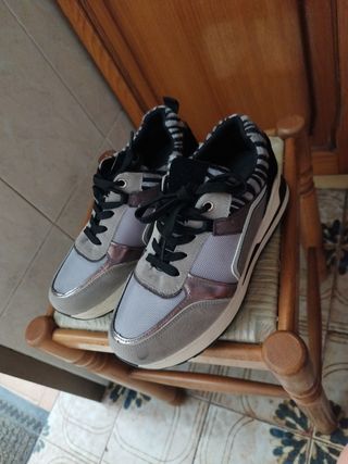 Zapatillas mujer gris plata 38
Yo de talon alto 