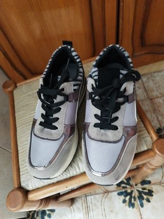 Zapatillas mujer gris plata 38
Yo de talon alto 