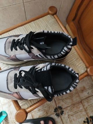 Zapatillas mujer gris plata 38
Yo de talon alto 