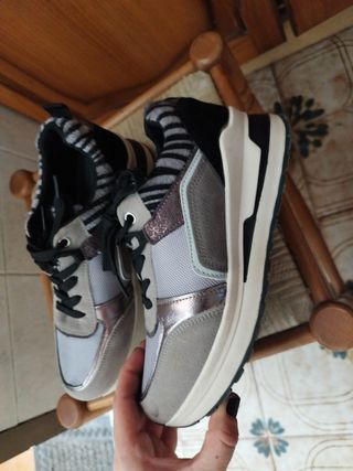 Zapatillas mujer gris plata 38
Yo de talon alto 