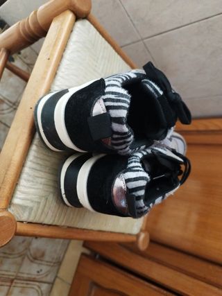 Zapatillas mujer gris plata 38
Yo de talon alto 