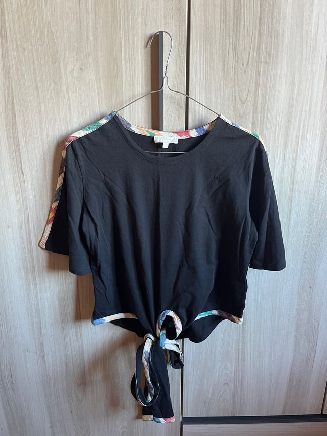 Camiseta Intropia negra multicolor