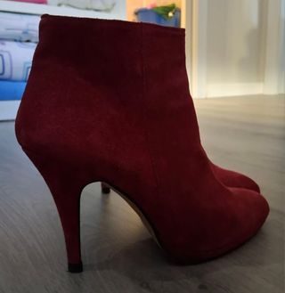 Botines rojos de tacón