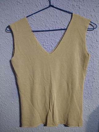 Camiseta beige sin mangas