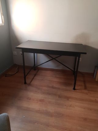 Mesa escritorio negra metal y madera