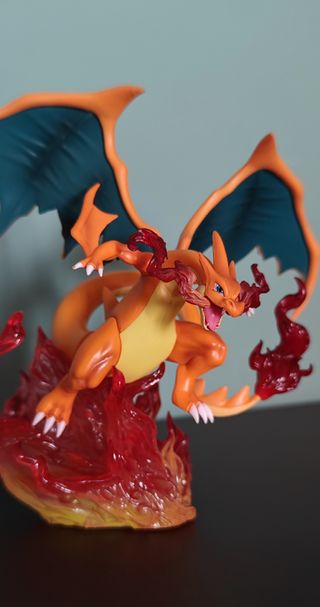 Mega Charizard Y - Figurina Pokemon