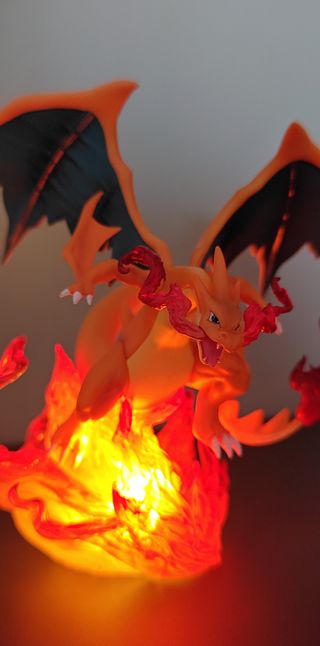 Mega Charizard Y - Figurina Pokemon
