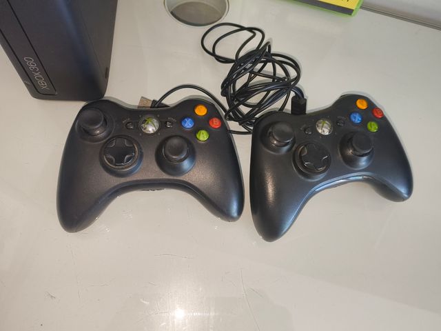 Xbox 360 + 2 mandos