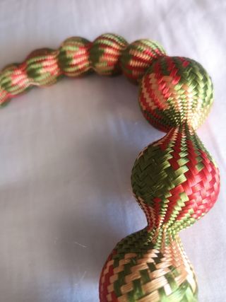 Collar tejido multicolor elegante