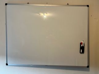 Pizarra blanca magnética 120x90 cm 
(Amazon basics