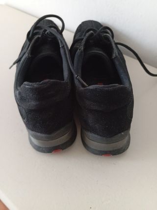 Scarpe Prada in suede nero